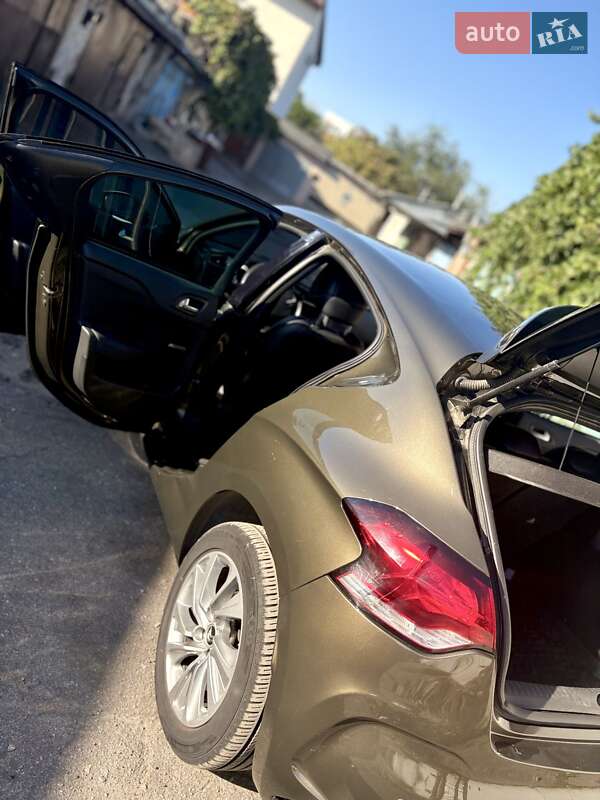 Хэтчбек Citroen DS4 2012 в Днепре