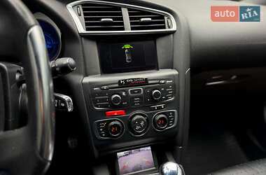 Хэтчбек Citroen DS4 2012 в 