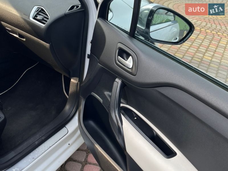 Хэтчбек Citroen DS4 2013 в Львове