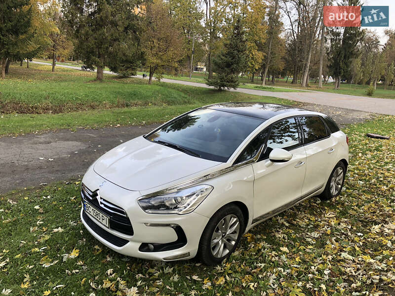Хетчбек Citroen DS5 2013 в 