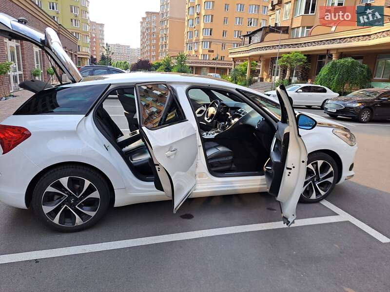 Хэтчбек Citroen DS5 2012 в Киеве