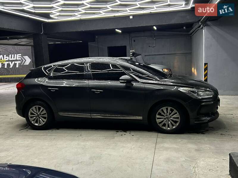 Хэтчбек Citroen DS5 2014 в Черновцах