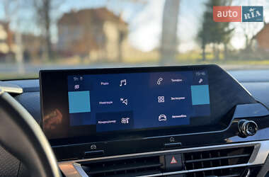 Хэтчбек Citroen e-C4 2022 в 