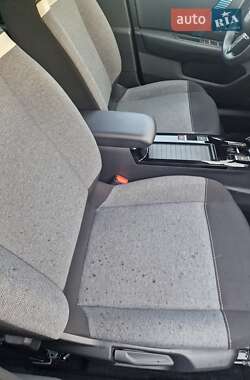 Хэтчбек Citroen e-C4 2022 в 