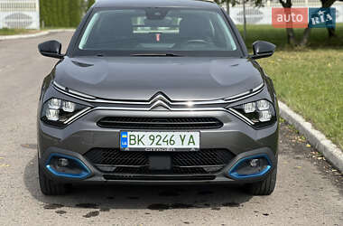 Хэтчбек Citroen e-C4 2022 в 