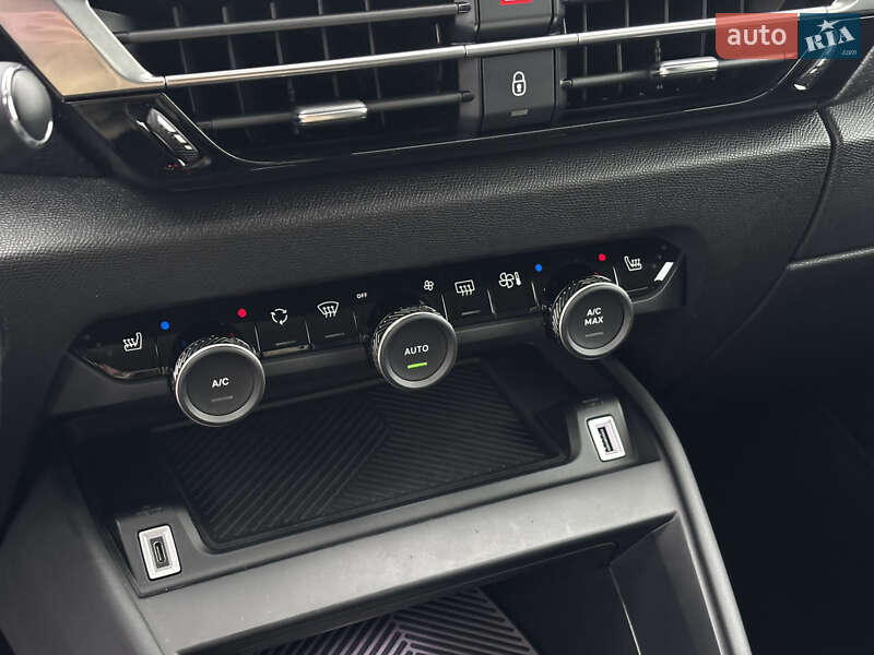 Хэтчбек Citroen e-C4 2021 в Львове