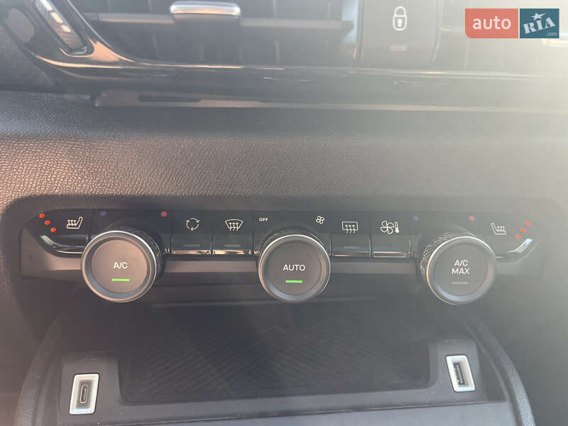 Хэтчбек Citroen e-C4 2023 в Шептицькому фото 29 Хэтчбек Citroen e-C4 2023 в Шептицькому