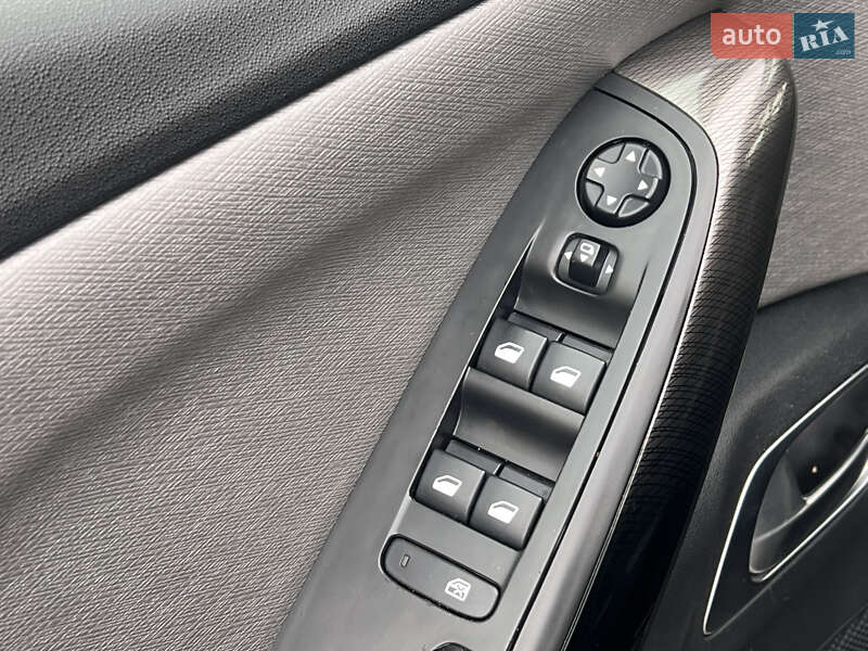 Мінівен Citroen Grand C4 Picasso 2015 в Львові фото 74 Мінівен Citroen Grand C4 Picasso 2015 в Львові