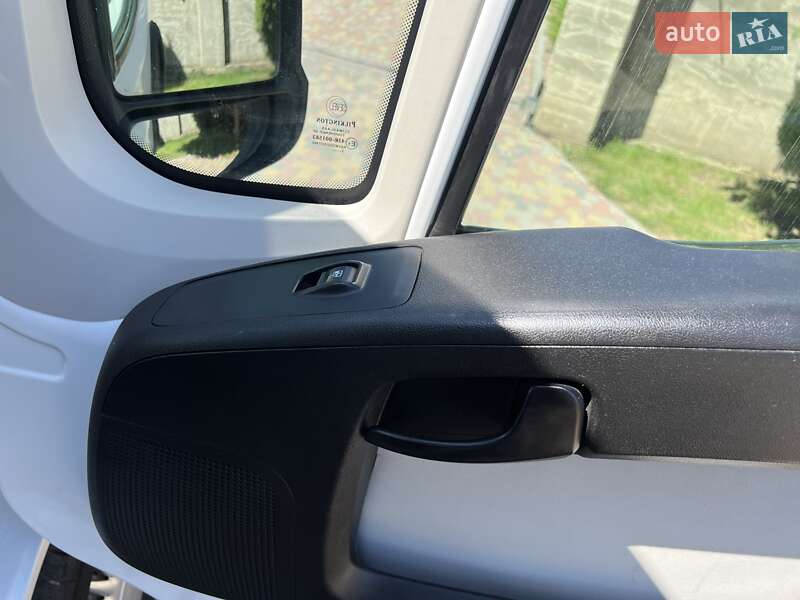 Вантажний фургон Citroen Jumper 2015 в Стрию