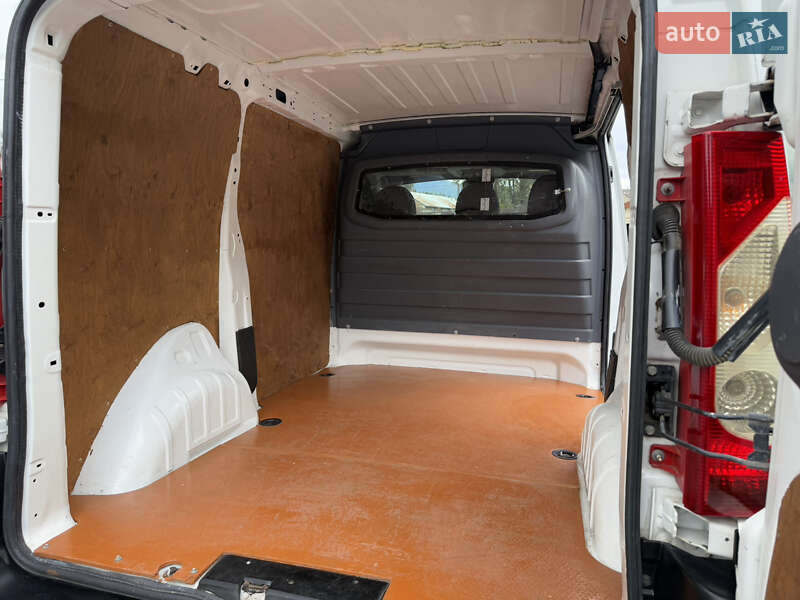 Вантажний фургон Citroen Jumpy 2014 в Міжгір'ї