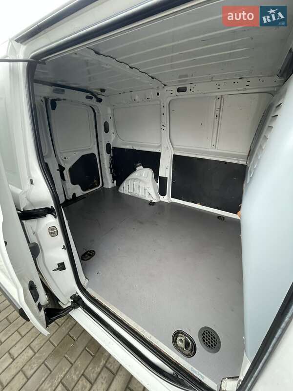 Вантажний фургон Citroen Jumpy 2015 в Луцьку