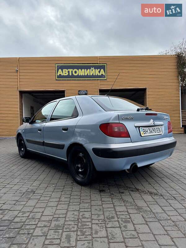 Хэтчбек Citroen Xsara 2001 в 