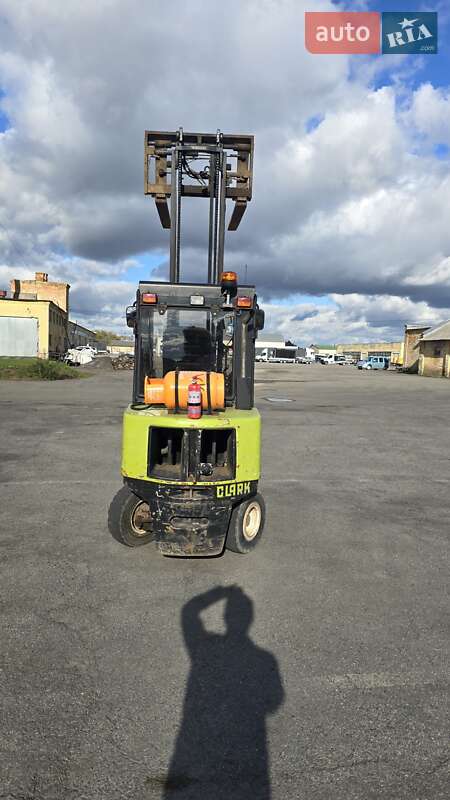 Вилочный погрузчик Clark CGP 1997 в Луцке