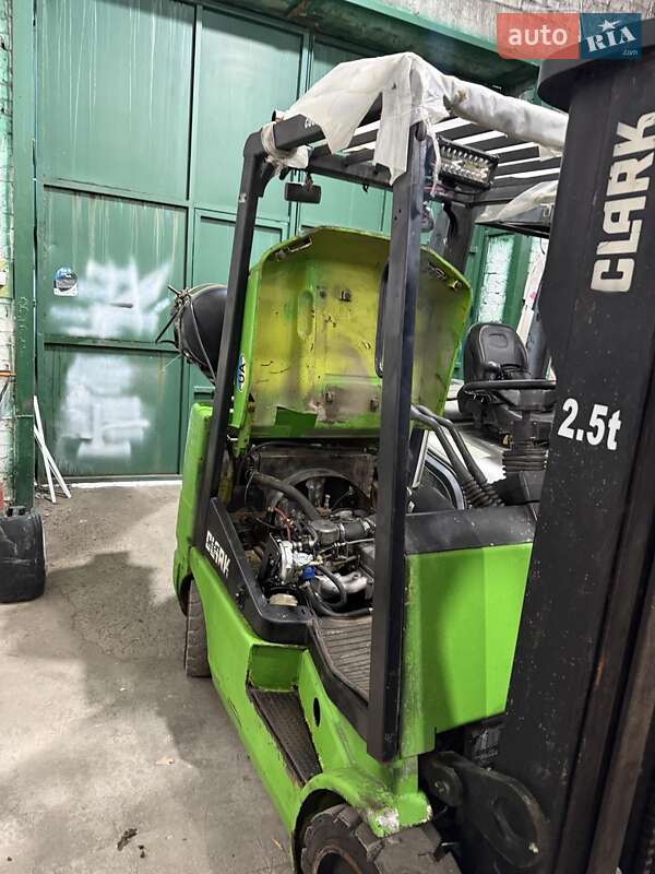 Вилочный погрузчик Clark CGP 1997 в Хмельницком