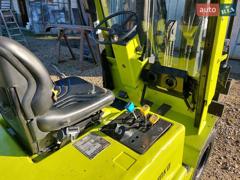 Вилочний навантажувач Clark DPM 1991 в Чернівцях