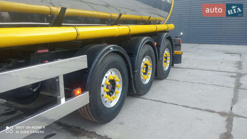 Цистерна Clayton Commercial S1 2002 в Житомире