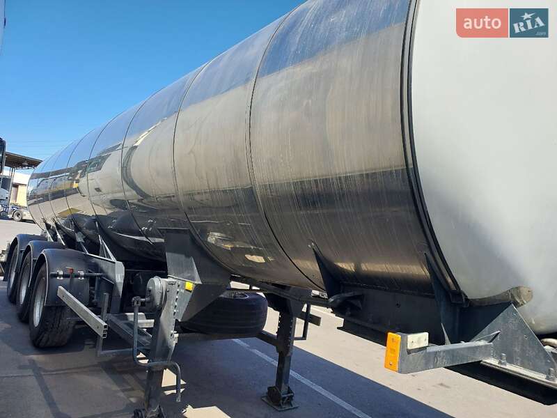 Цистерна напівпричіп Clayton СС 1990 в Одесі фото 4 Цистерна напівпричіп Clayton СС 1990 в Одесі