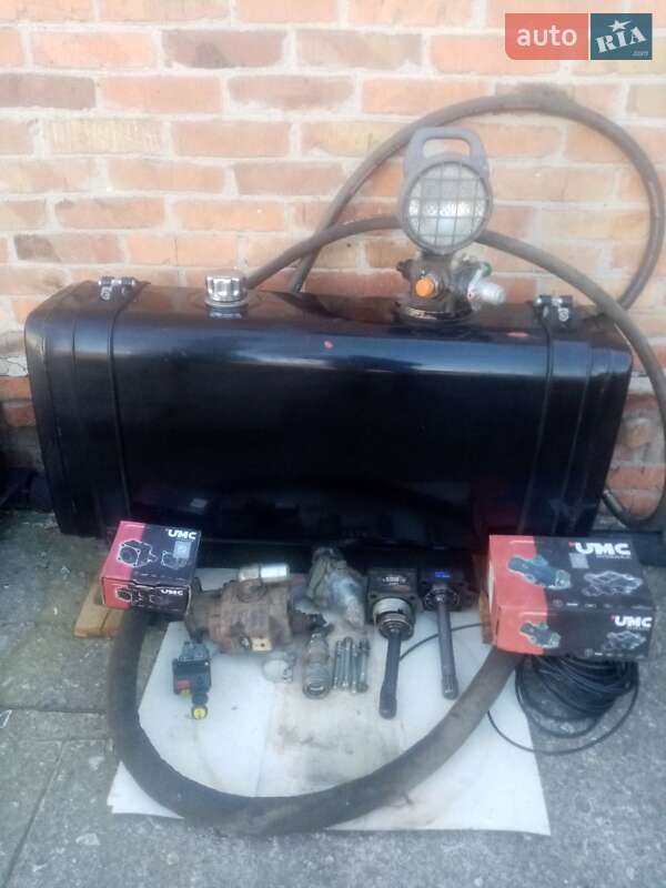 Самосвал полуприцеп CMT W25-50 2004 в Ромнах