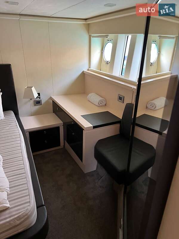 Моторна яхта Cranchi Flybridge 2012 в Києві фото 7 Моторна яхта Cranchi Flybridge 2012 в Києві