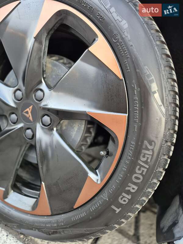 Хэтчбек Cupra Born 2024 в Мукачево