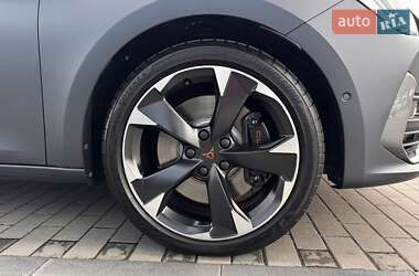 Хэтчбек Cupra Leon 2024 в 