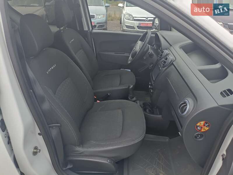 Минивэн Dacia Dokker 2015 в Луцке фото 4 Минивэн Dacia Dokker 2015 в Луцке