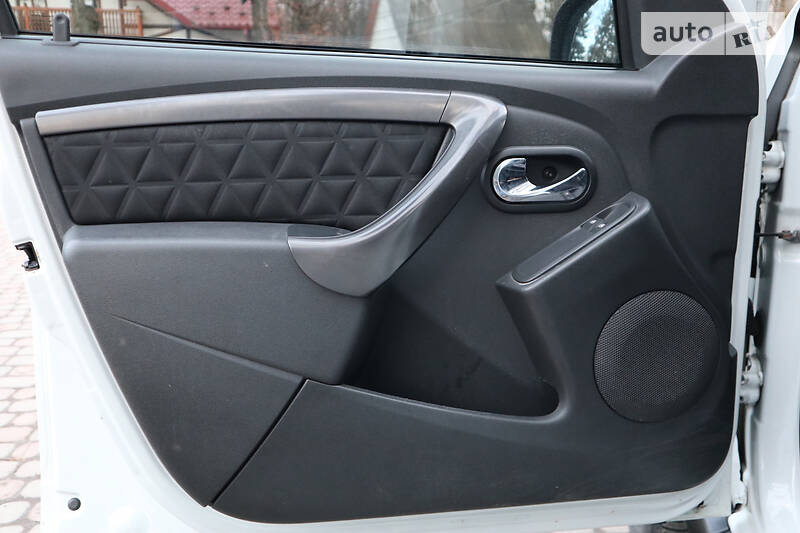 Позашляховик / Кросовер Dacia Duster 2015 в Дрогобичі