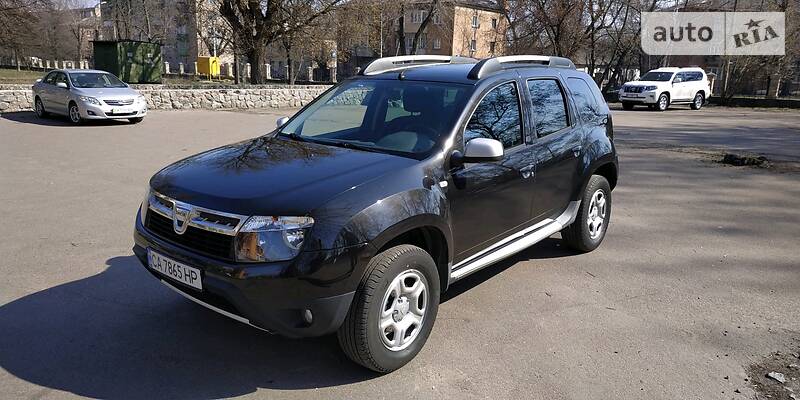 Позашляховик / Кросовер Dacia Duster 2011 в 