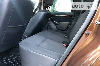 Позашляховик / Кросовер Dacia Duster 2011 в 