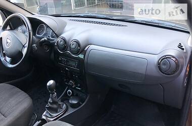 Позашляховик / Кросовер Dacia Duster 2011 в 