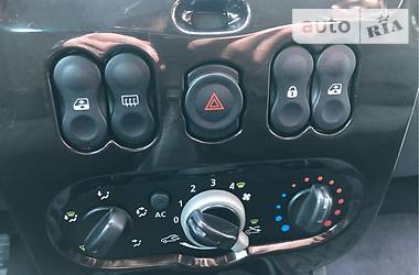 Позашляховик / Кросовер Dacia Duster 2011 в 