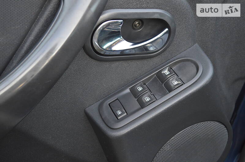 Позашляховик / Кросовер Dacia Duster 2015 в Луцьку