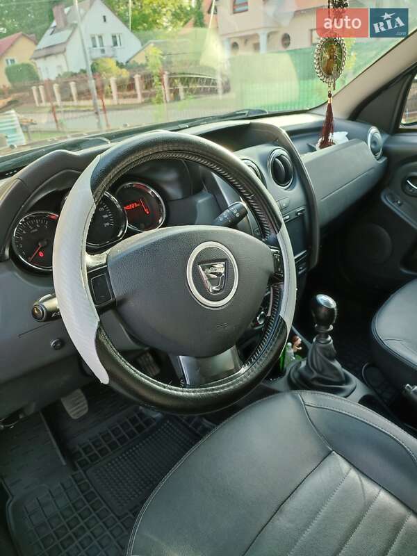 Внедорожник / Кроссовер Dacia Duster 2015 в Надворной