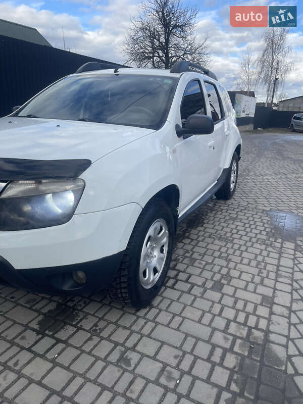 Внедорожник / Кроссовер Dacia Duster 2010 в Новояворовске