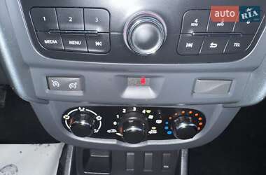 Внедорожник / Кроссовер Dacia Duster 2015 в 