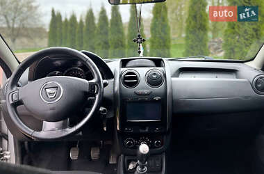 Позашляховик / Кросовер Dacia Duster 2014 в 