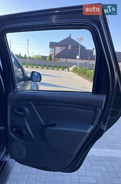 Позашляховик / Кросовер Dacia Duster 2010 в 