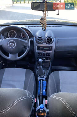Позашляховик / Кросовер Dacia Duster 2010 в 