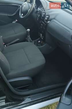 Позашляховик / Кросовер Dacia Duster 2011 в 