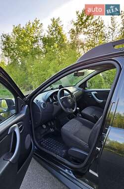 Позашляховик / Кросовер Dacia Duster 2011 в 