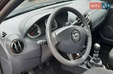 Позашляховик / Кросовер Dacia Duster 2011 в 