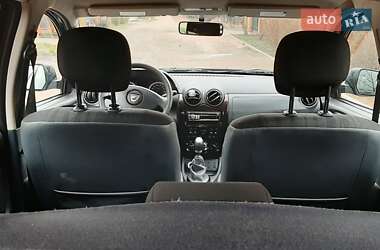 Позашляховик / Кросовер Dacia Duster 2011 в 