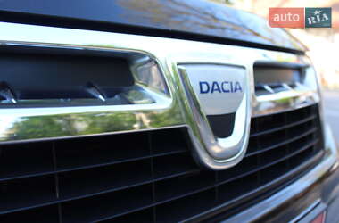 Позашляховик / Кросовер Dacia Duster 2011 в 