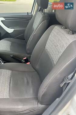 Позашляховик / Кросовер Dacia Duster 2010 в 