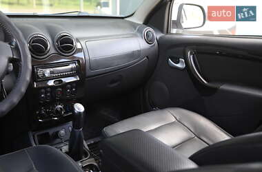 Позашляховик / Кросовер Dacia Duster 2012 в 