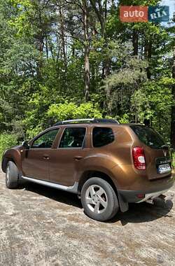 Позашляховик / Кросовер Dacia Duster 2011 в 