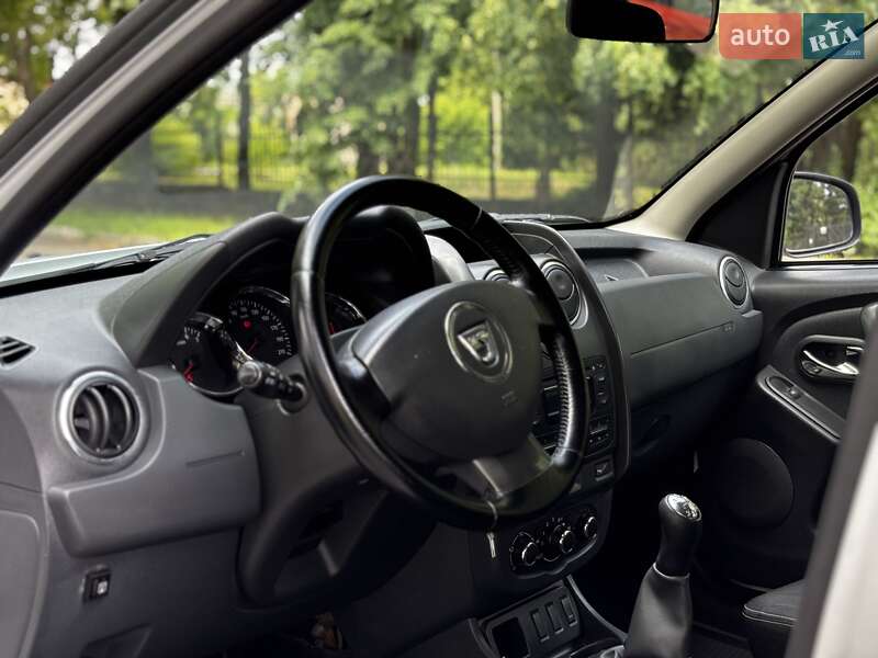Позашляховик / Кросовер Dacia Duster 2014 в Миргороді
