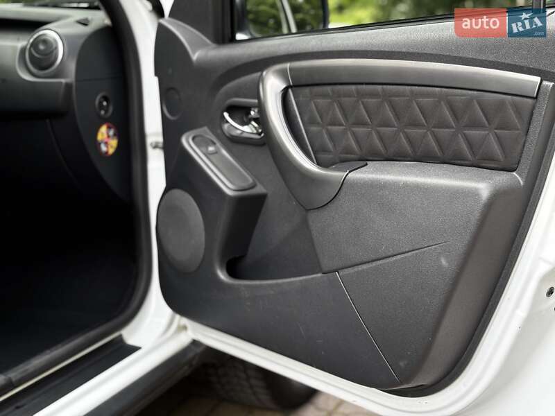 Позашляховик / Кросовер Dacia Duster 2014 в Миргороді