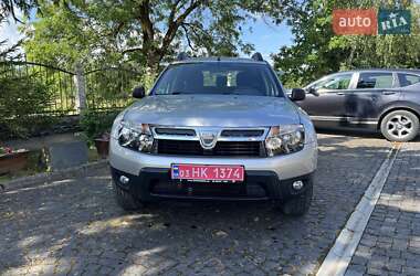 Позашляховик / Кросовер Dacia Duster 2012 в 
