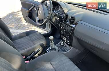 Позашляховик / Кросовер Dacia Duster 2012 в 